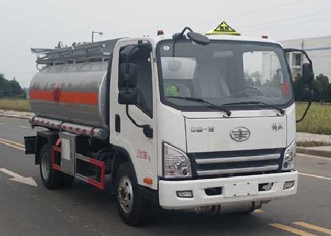 解放5噸加油車(chē)圖片 解放5噸加油車(chē)圖片