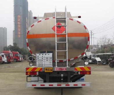 25噸|26噸國(guó)六重汽豪沃前四后八鋁合金油罐車圖片 25噸|26噸國(guó)六重汽豪沃前四后八鋁合金油罐車圖片