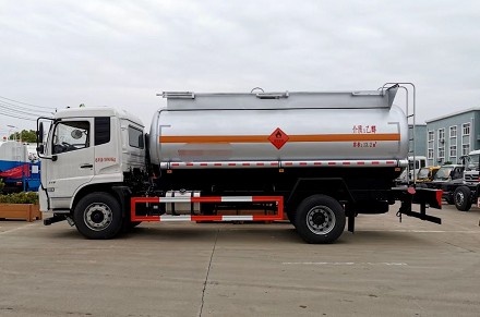 甲醇乙醇罐式運(yùn)輸車圖片 甲醇乙醇罐式運(yùn)輸車圖片