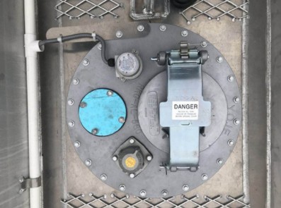 浙江永杰牌油罐車(chē)罐口(560) 浙江永杰牌油罐車(chē)罐口(560)