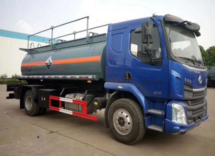 東風(fēng)柳汽單橋DLQ5180GFWLZ5型腐蝕性物品罐式運輸車 東風(fēng)柳汽單橋DLQ5180GFWLZ5型腐蝕性物品罐式運輸車