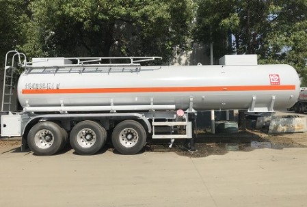 力神醒獅牌17.4方SLS9409GFWB型腐蝕性物品罐式運(yùn)輸半掛車整車參數(shù) 力神醒獅牌17.4方SLS9409GFWB型腐蝕性物品罐式運(yùn)輸半掛車整車參數(shù)