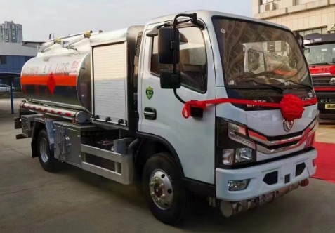 成龍威4.7方飛機(jī)加油車(chē) 成龍威4.7方飛機(jī)加油車(chē)